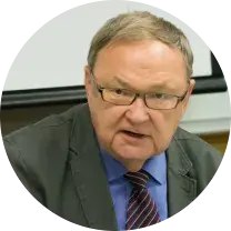 Топливо на заправках у соседей дешевеет, в Беларуси — нет. Почему?