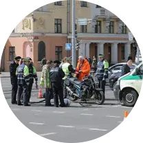Аварыя з удзелам байкера, інспектара ДАІ і інкасатараў. Тры версіі
