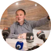 Дрыблінг на асфальце і чартэр для "Юнацтва". Наш хакей у пяці цытатах Захарава