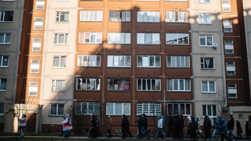 Минск снова вышел погулять: как прошёл марш районов 6 декабря