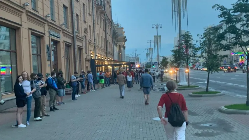 Жывыя ланцугі пасля "Пікета салідарнасці" дацягнуліся да плошчы Незалежнасці