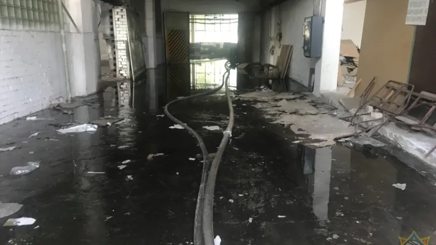 У Брэсце гарэў неэксплуатаваны цэх мэблевай фабрыкі