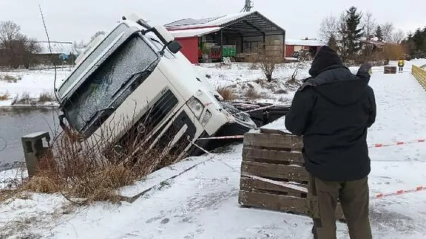 У Польшчы беларус на фуры зваліўся з моста ў раку 