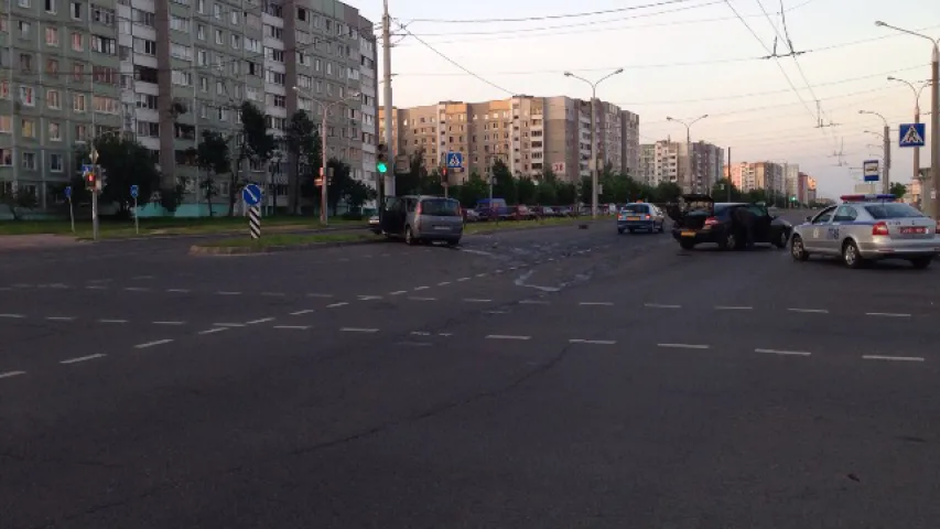 У Мінску ў аўтааварыі з удзелам таксі пацярпеў пенсіянер (фота)