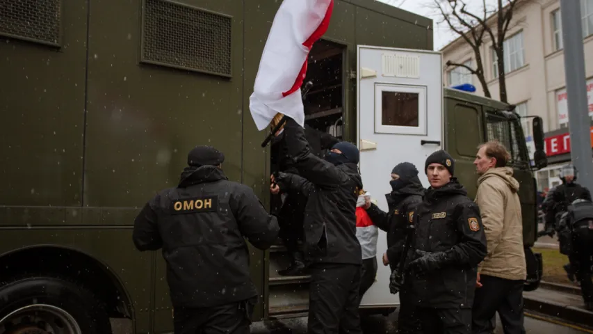 СК адмовіўся правяраць, ці законна АМАП хапае людзей на вулічных акцыях