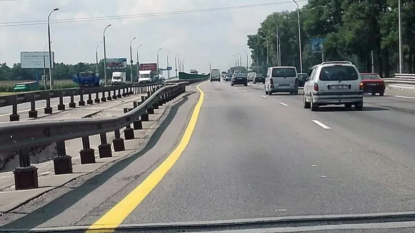 На МКАД абмяжуюць рух, бо праваліўся асфальт