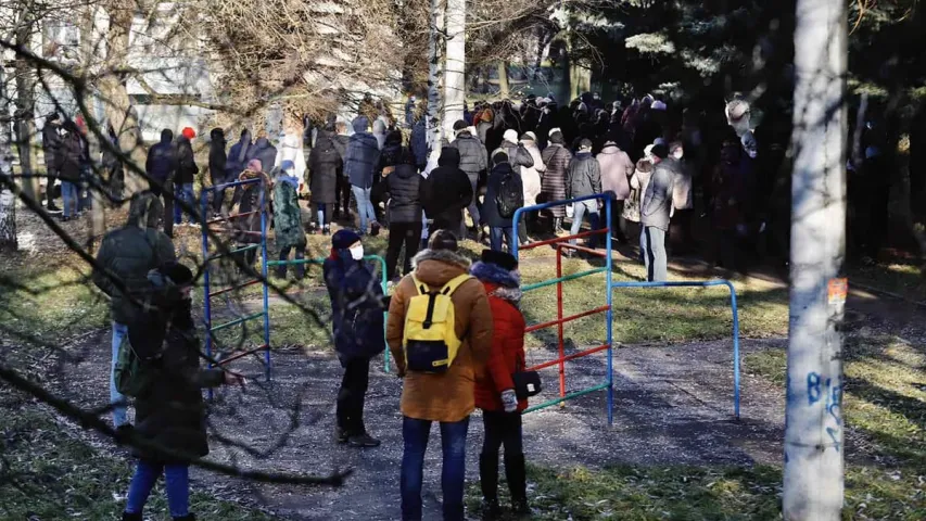 Минск снова вышел погулять: как прошёл марш районов 6 декабря