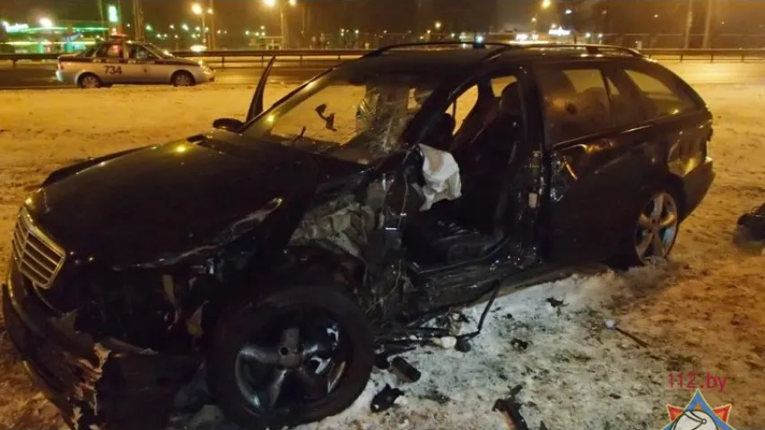 Кіроўца, які трапіў у аварыю на МКАД, прасіў МНС вызваліць яго (фота)
