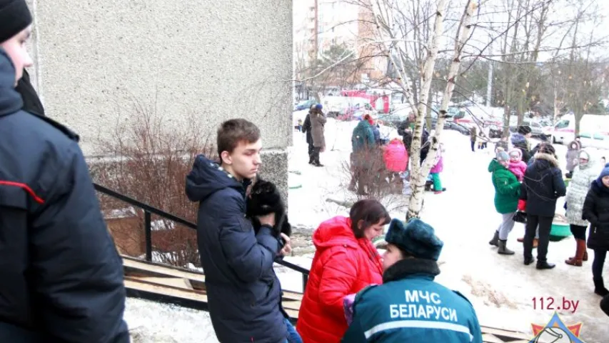 У сталічным Уруччы раніцай гарэў інтэрнат — 280 чалавек эвакуявалі (фота)