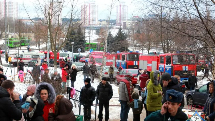 У сталічным Уруччы раніцай гарэў інтэрнат — 280 чалавек эвакуявалі (фота)
