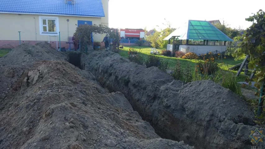 Пад Салігорскам засыпала зямлёй мужчыну, які капаў траншэю (фота)