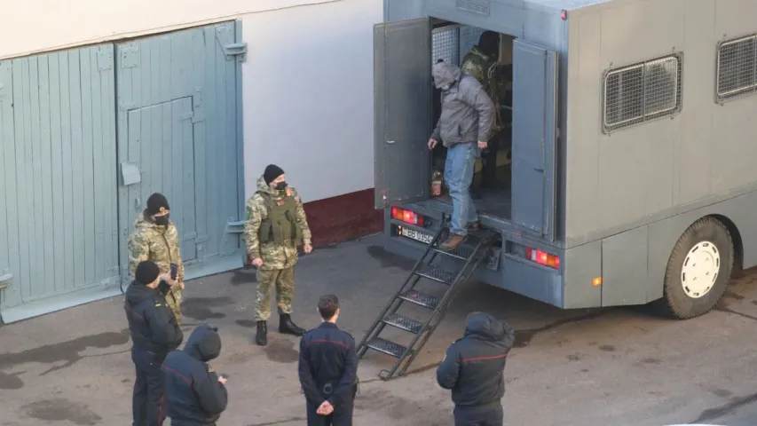 Минск снова вышел погулять: как прошёл марш районов 6 декабря